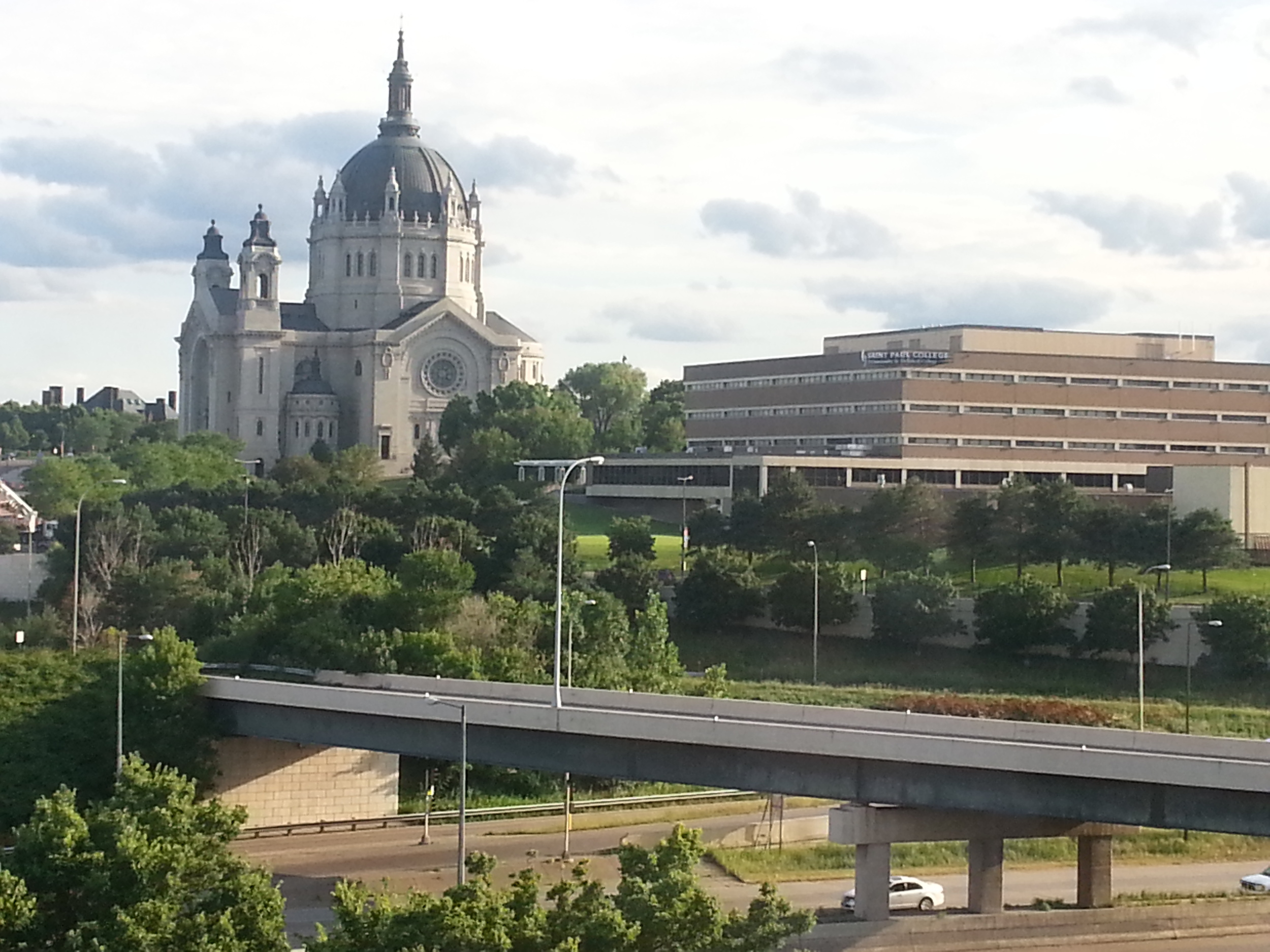 Saint Paul today ... imagine a network of bike paths connecting the city's neighborhoods, downtown, cathedral and state capitol. Mayor Chris Coleman does! (Source: MZimmerman, 2014)