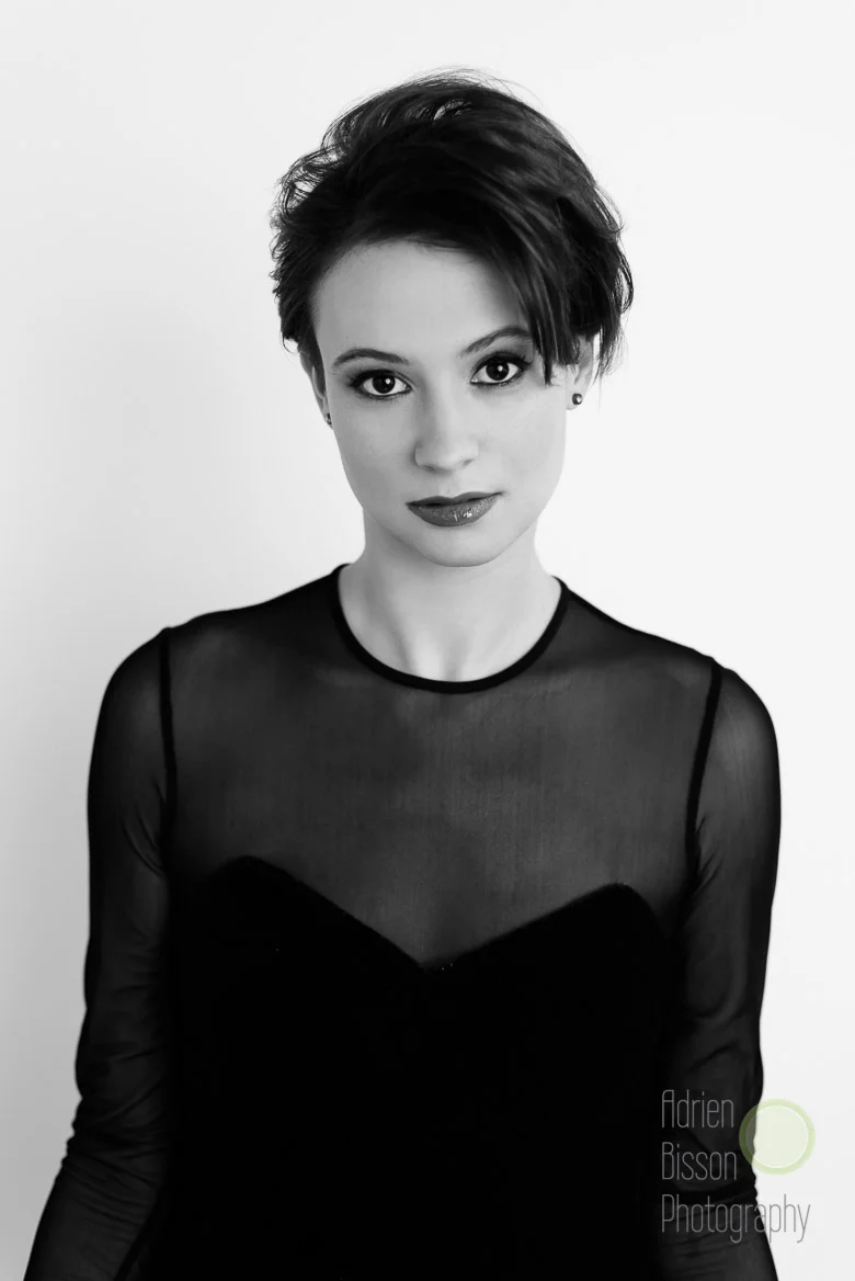 The stunning Caitie tested for some available light portraits.