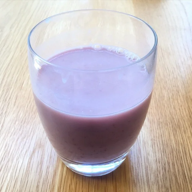 Taste testing a #healthyish version of homemade strawberry almond milk with coconut sugar. #cleaneats #cleaneating #cleantreats #instafood #instayum #foodporn #food52 #tastingtable #strawberry #almondmilk