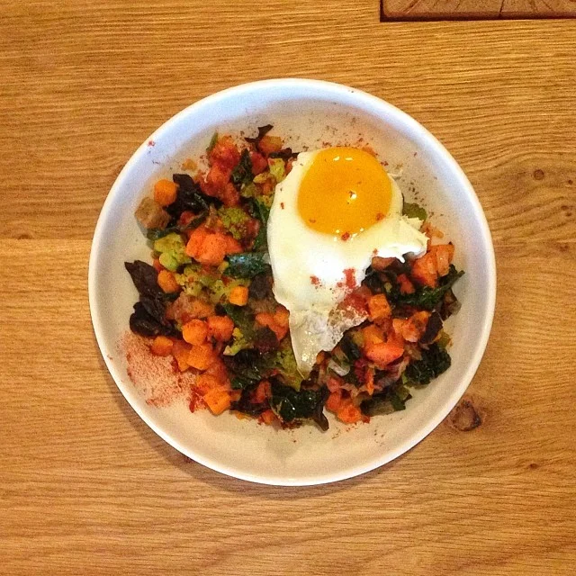 Root vegetable hash #instafresh #instafood #sfblogger #paleo #cleaneating
Made this lovely hash from some young onion, sweet potato, carrot, romanesco (broccoli from outer space), and lots of chopped greens. Add some crumbled sausage, veggie sausage…