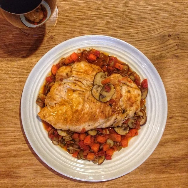 One pan meal: crispy chicken in a white wine pan sauce #instafood #sfblogger #instafresh
Pound a chicken breast nice and thin, then crisp in a cast iron skillet after seasoning and dredging with flour. Set it aside once its golden and slightly crisp…