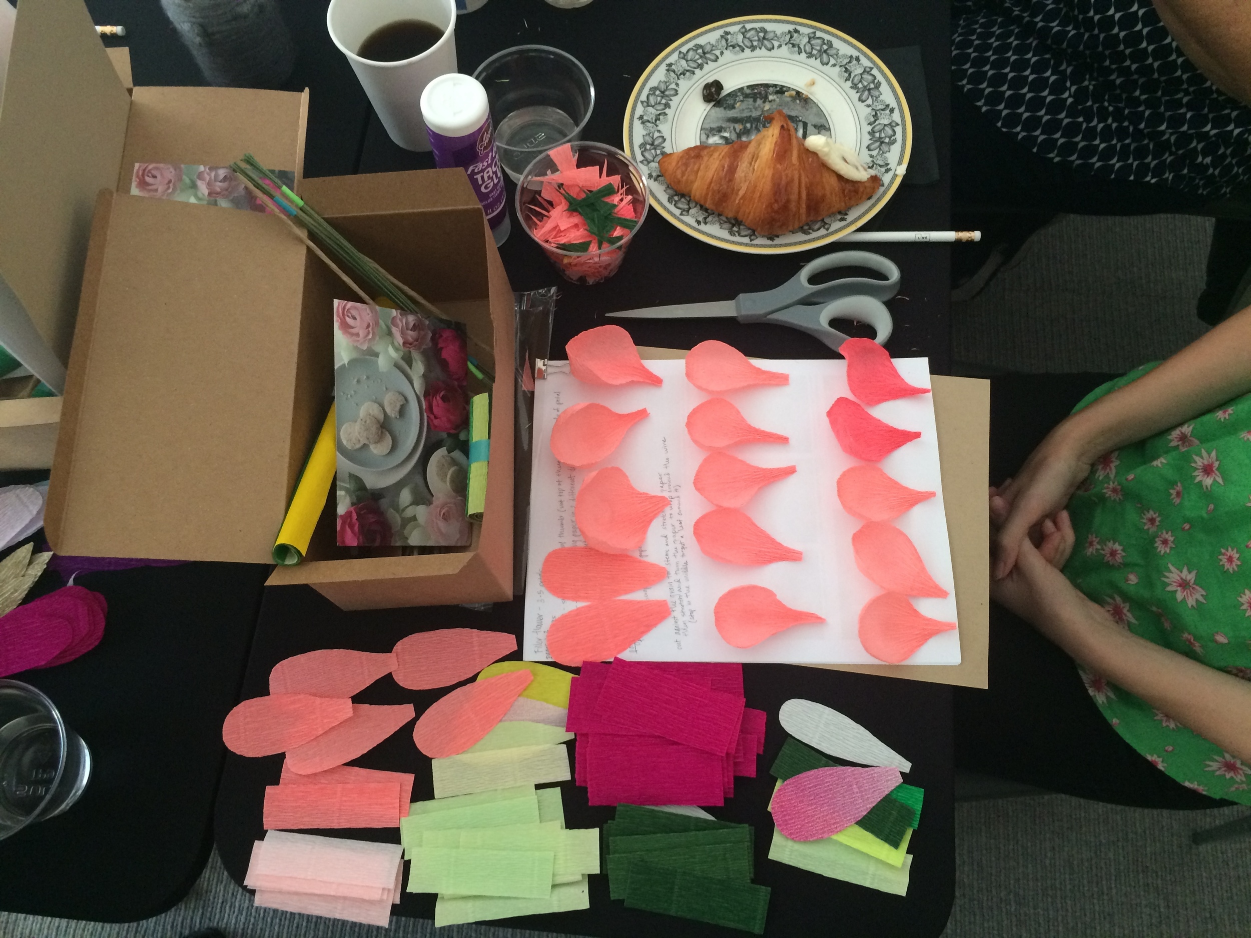 Each workshop attendee gets a BITA crafting box, a carte fini crepe paper swatch sheet, yummy snacks and a paper flower guide where they can also take notes of their own!