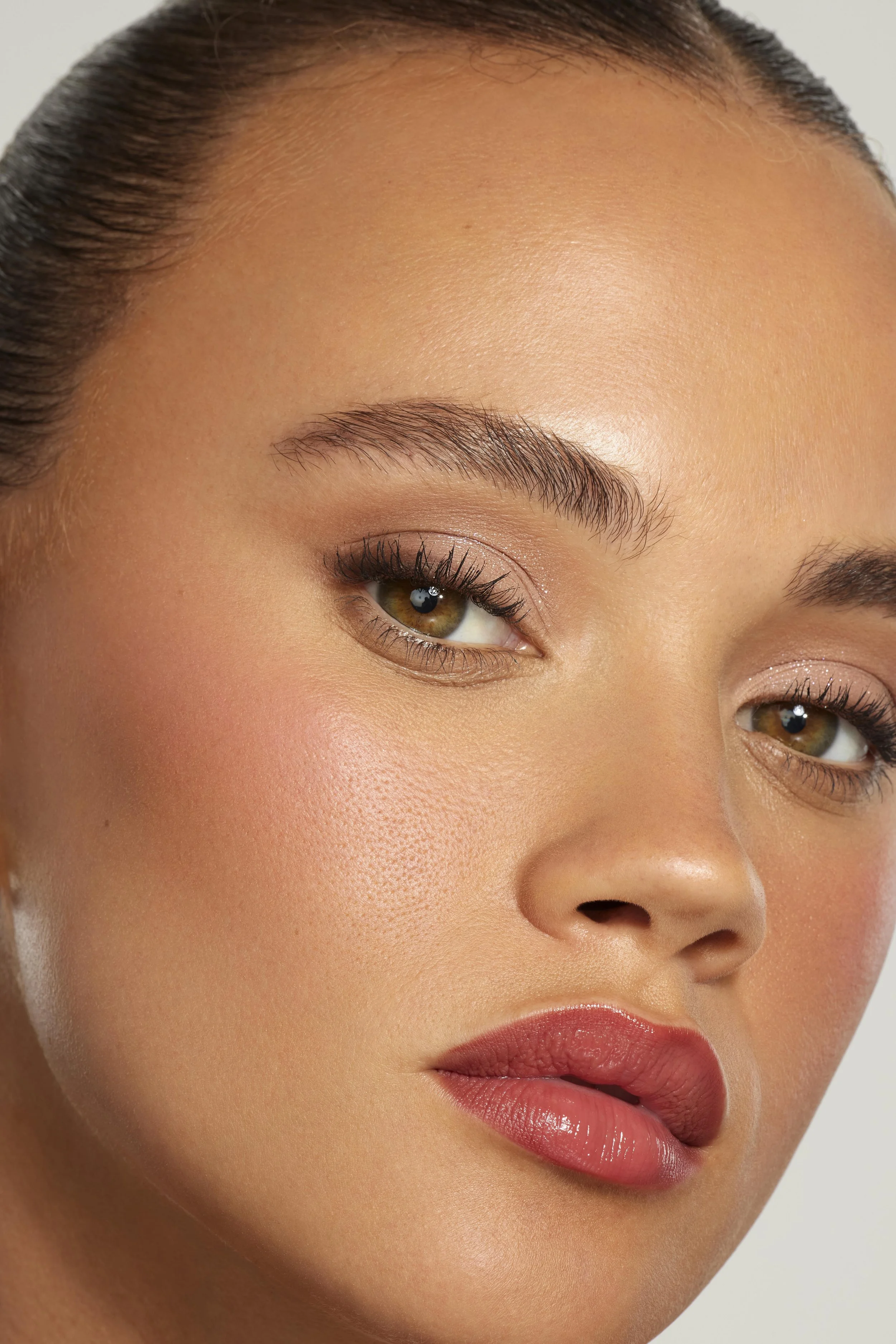 KJC_HOLIDAY_25_ALEJANDRA_TINTEDBUTTERBALM_TOASTEDPINK_5279.jpg