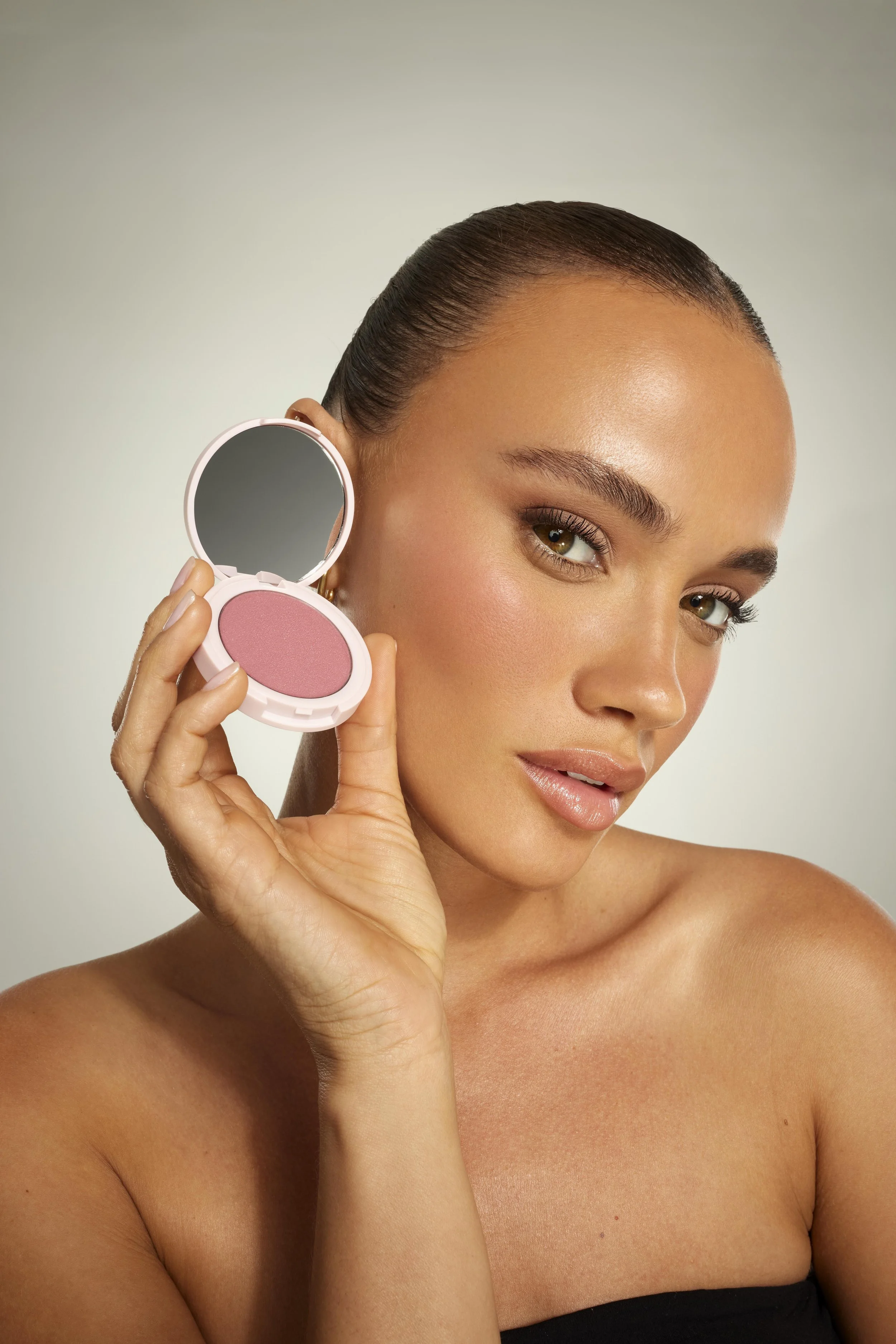 KJC_HOLIDAY_25_ALEJANDRA_TINTEDBUTTERBALM_ICYROSE_5264-2-V2.jpg