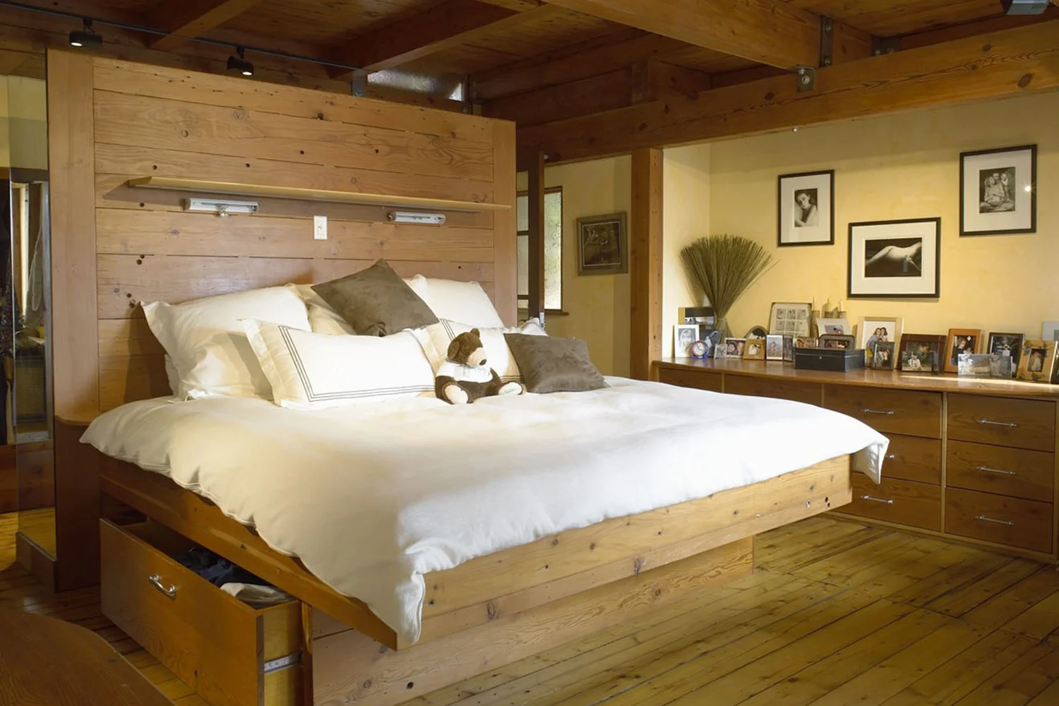 1500markhambedroom1.jpg