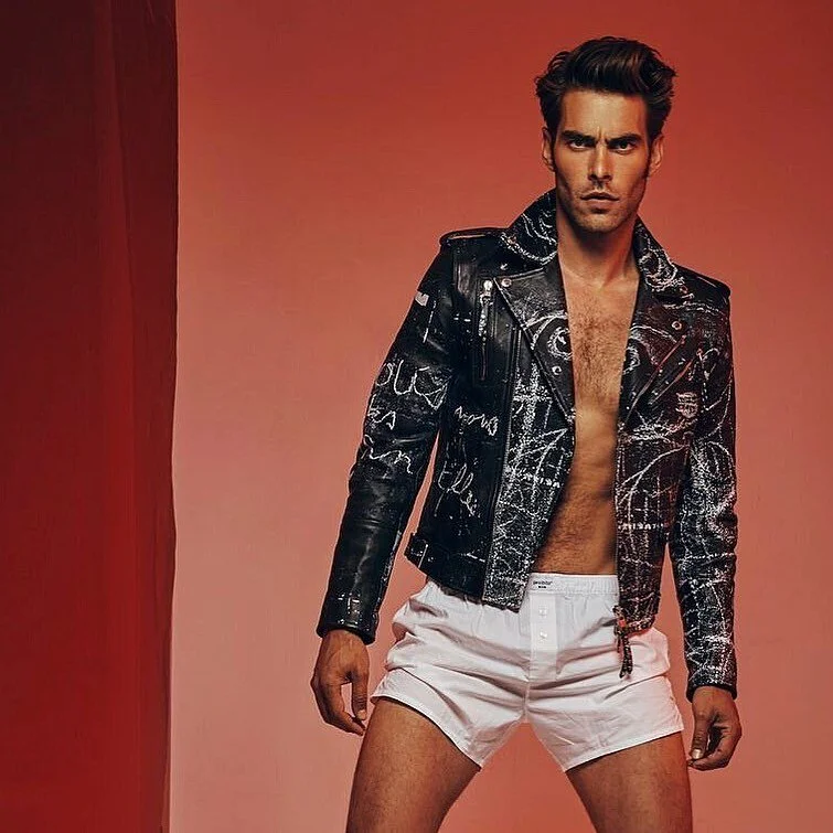 Sunday evening mood...
&bull;
&bull;
&bull;
kortajarenajon #hairbylouiferry #jonkortajarena #cover #topmodel #photo @dawidklepadlo #stylist @admirable_gio #production @catturaproduction #fashino #iconproducts @iconslovenia_ @iconproducts.russia @icon