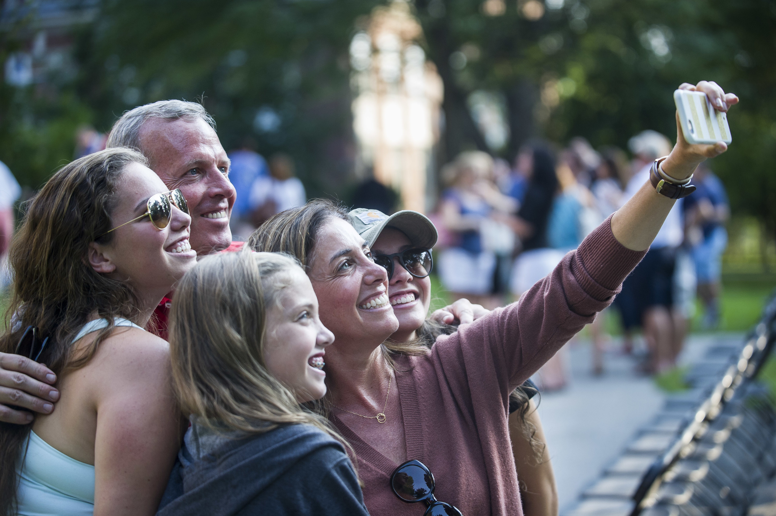  Olivia Bell '19 of Dover, Mass. (back left) takes a farewell selfie with her family: Sister Carly (bottom), Dad Robert (top right), sister Emily (bottom right) and mom Lisa, herself a 1986 Bates graduate. 