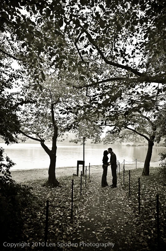 Engagement photo was taken of the couple by the Jefferson Memorial