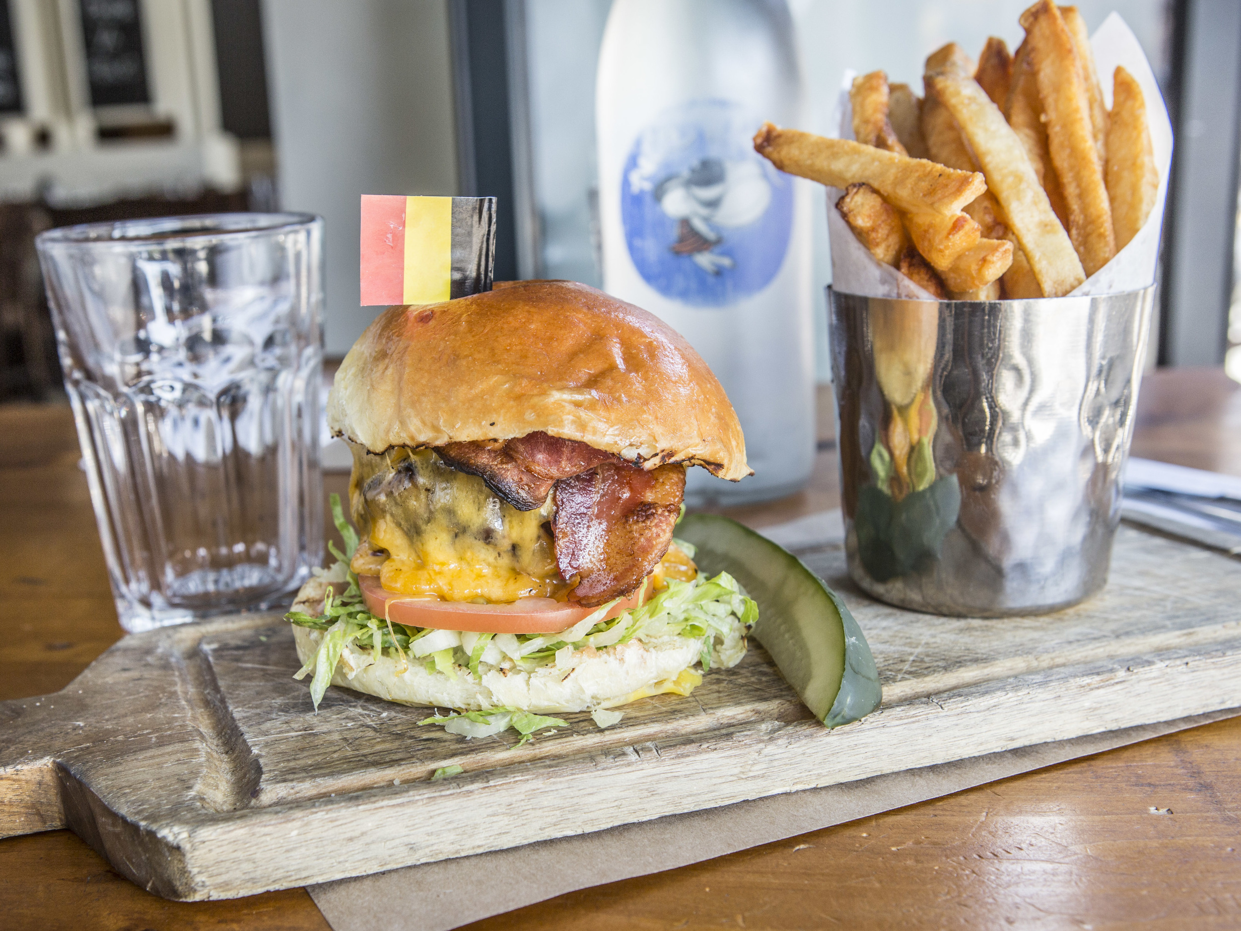 Petite Abeille_Cheeseburger-7.jpg