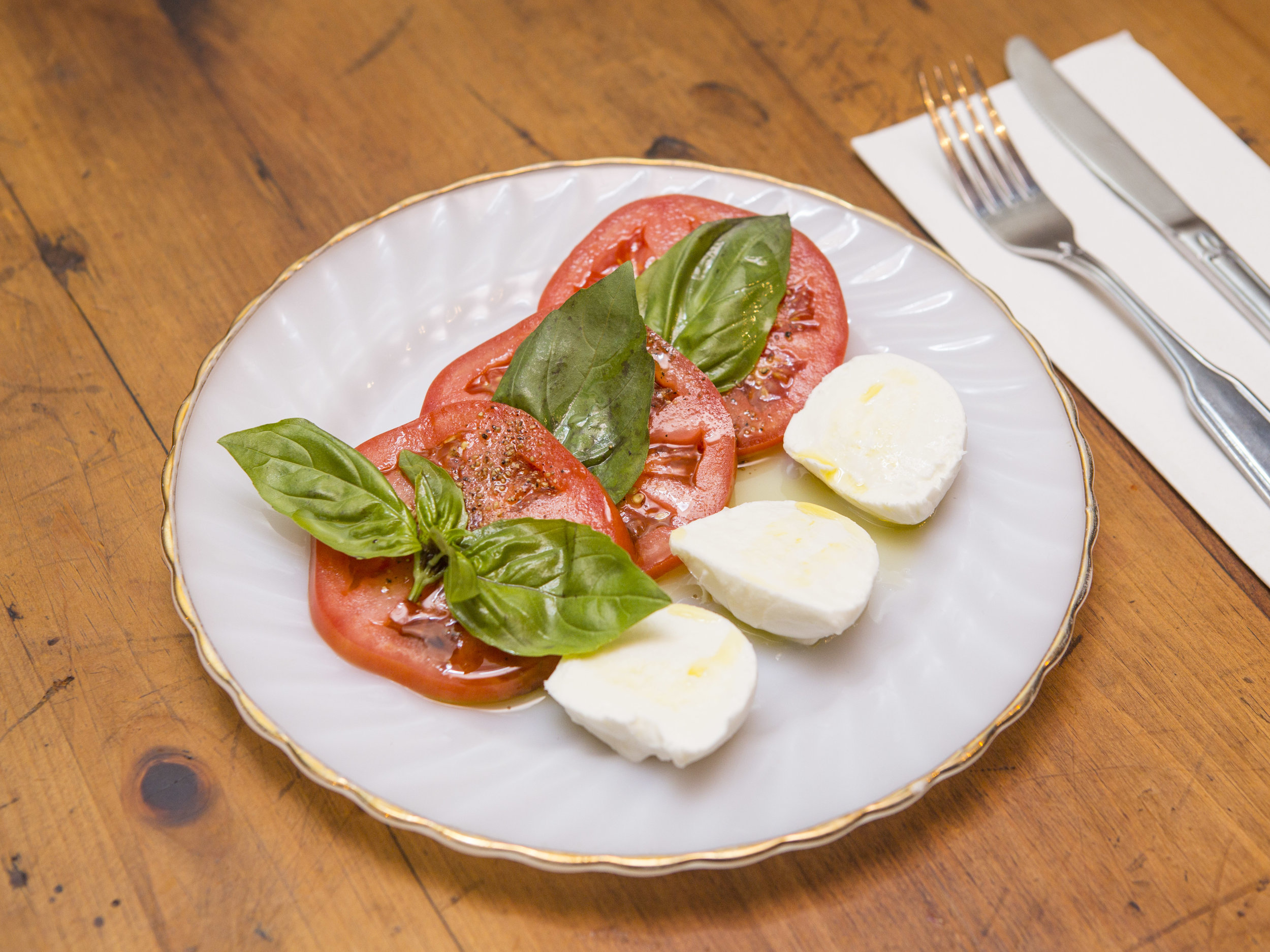 Gersi_mozzarella Di bufala with beefsteak tomatoes and basil-2.jpg