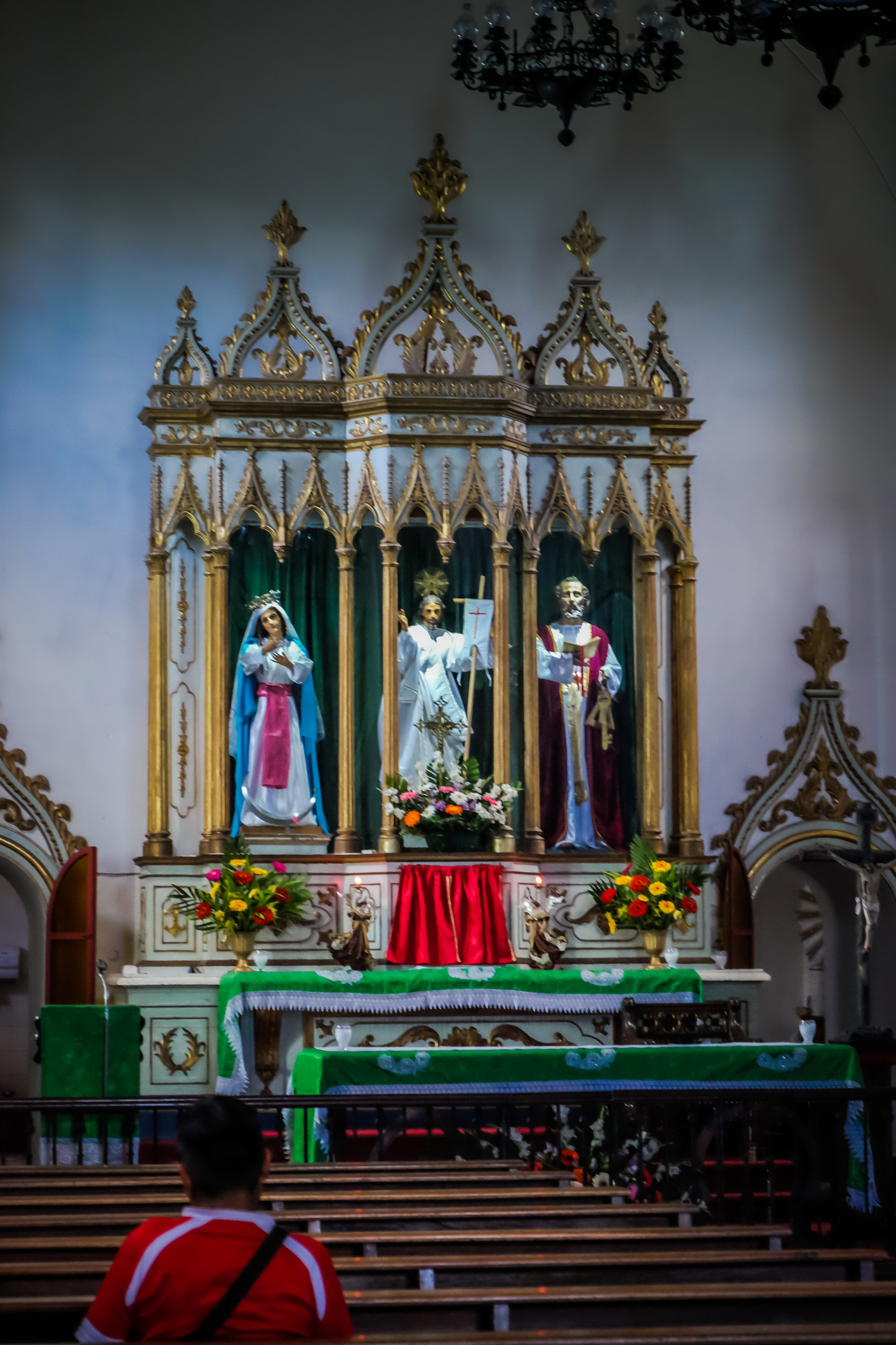 Altar, Iglesia de San Pedro, Antigua, Guatemala