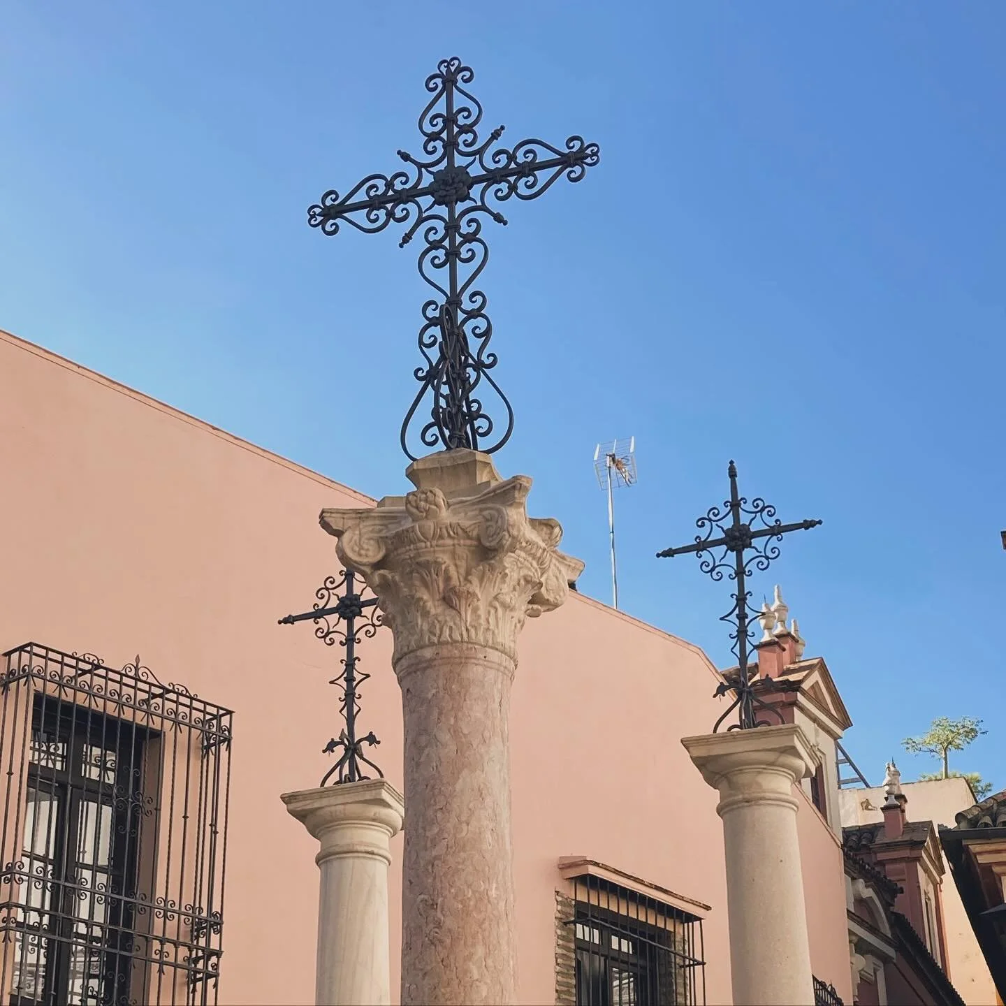 Mainly here for the Manzanilla but also open to anchovies jamon vermouth, sandwiches @bodeguitaromero potatoes at Las Teresas, morally complex religious beauty and excellent door ironmongery (swipe) #Seville