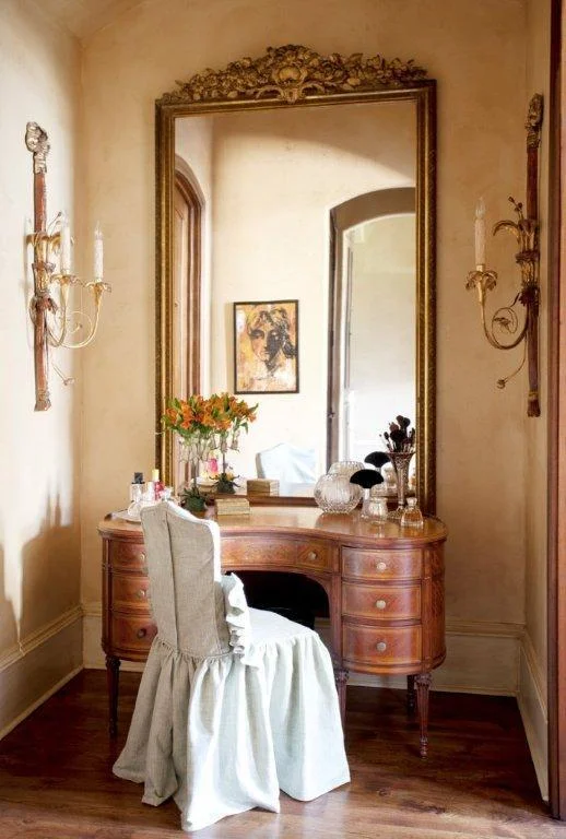 well_mona_vanity.jpg