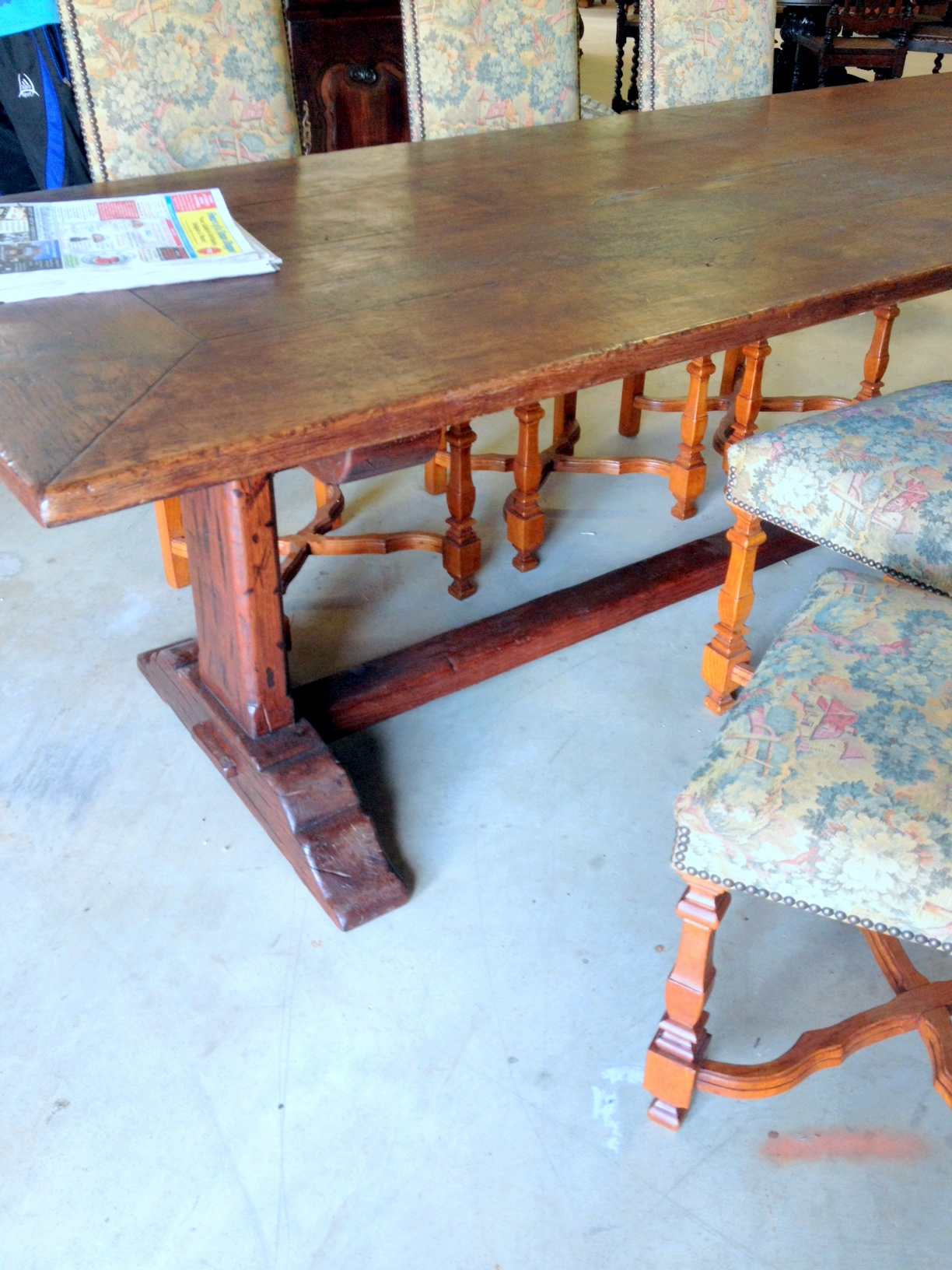 photo (2).JPGfarm table.jpg
