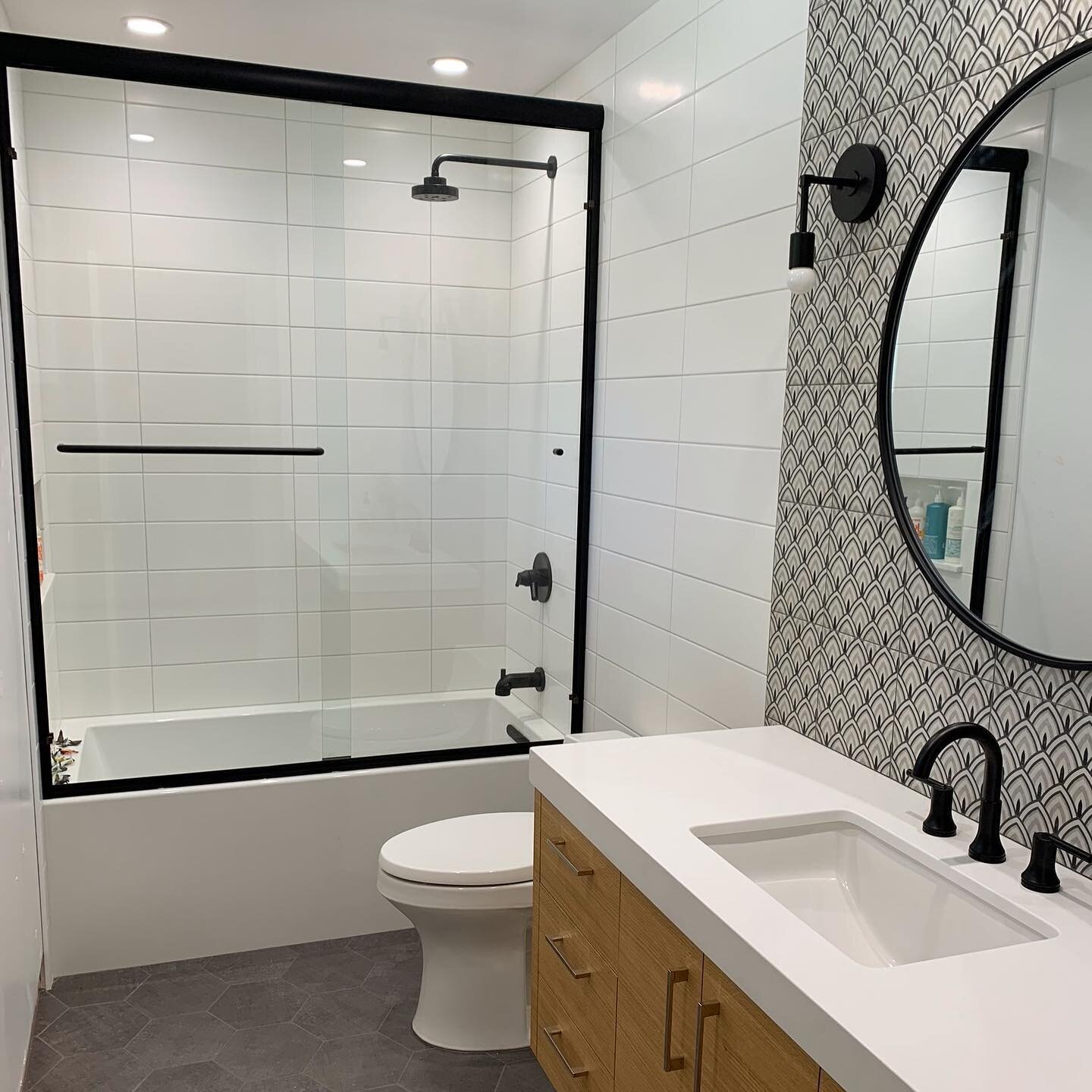 Simple and clean update to this guest bathroom.

#bathroomremodel #bathroomdecor #bathroomdesign #tile #tilework #modern #timeless #northcountysd #upthestandard
#gnsca