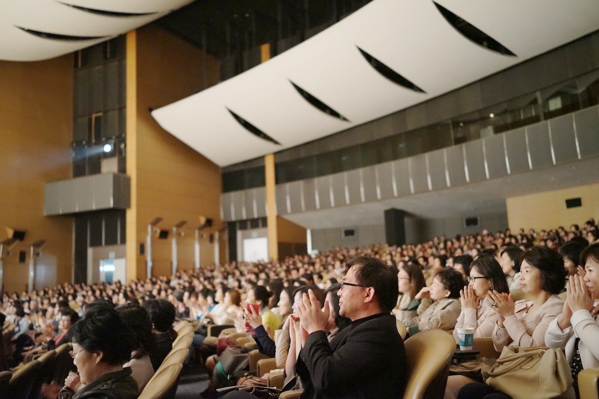 After a performance by the Seoul Philharmonic Orchestra at Coex.