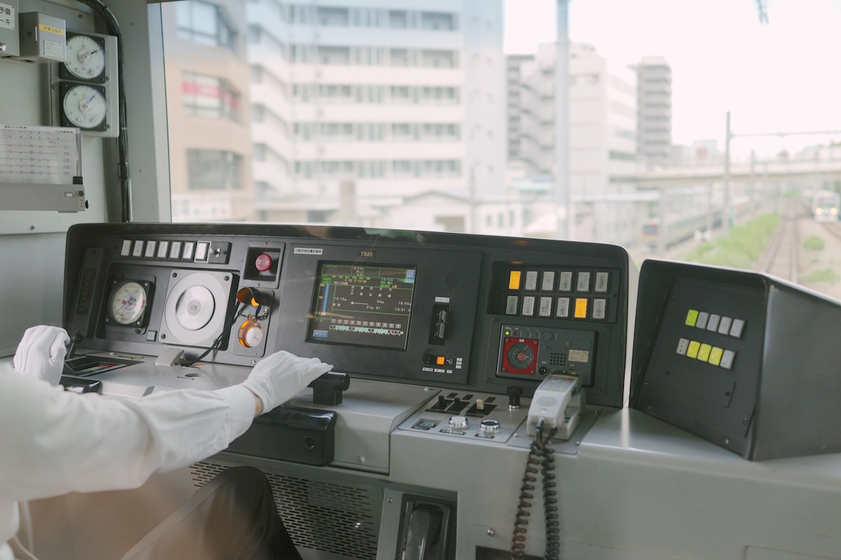 Control panel of a JR subway. Many Japanese subways have clear windows into the cockpit.