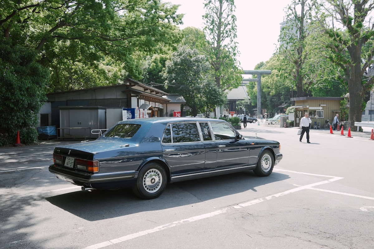 A Rolls-Royce Silver Spirit. Navigating this thing in Tokyo must be a nightmare.