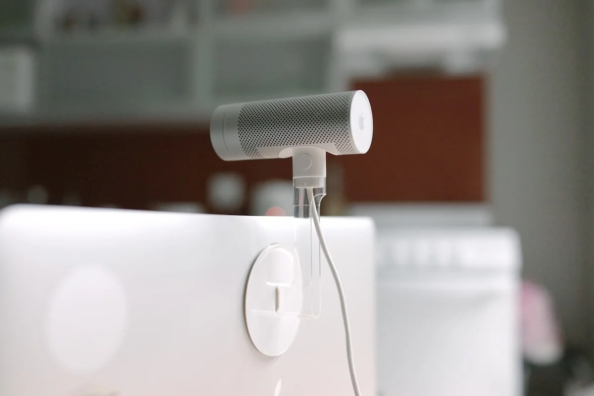 Apple iSight — Minimally Minimal