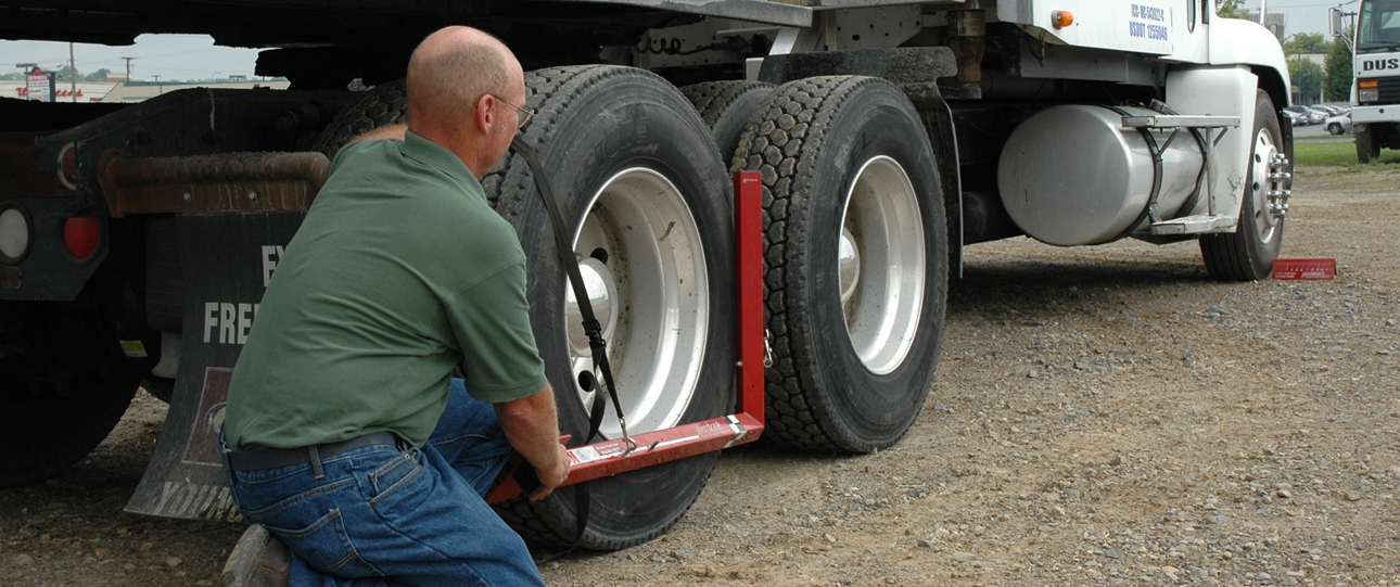 Flynn's Commercial Tire Fixing Tire