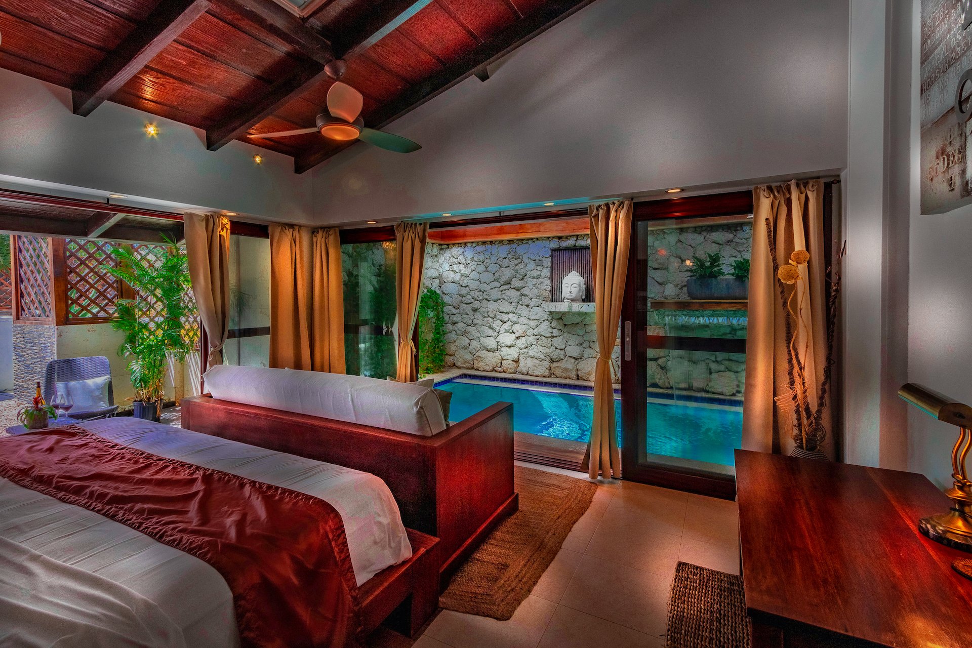 Pool Suite - direct access to the indoor pool