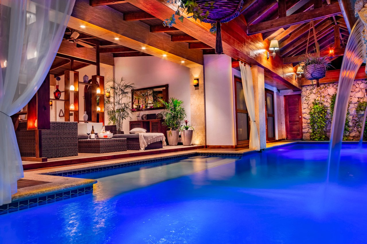 Indoor Pool with Pool Lounge