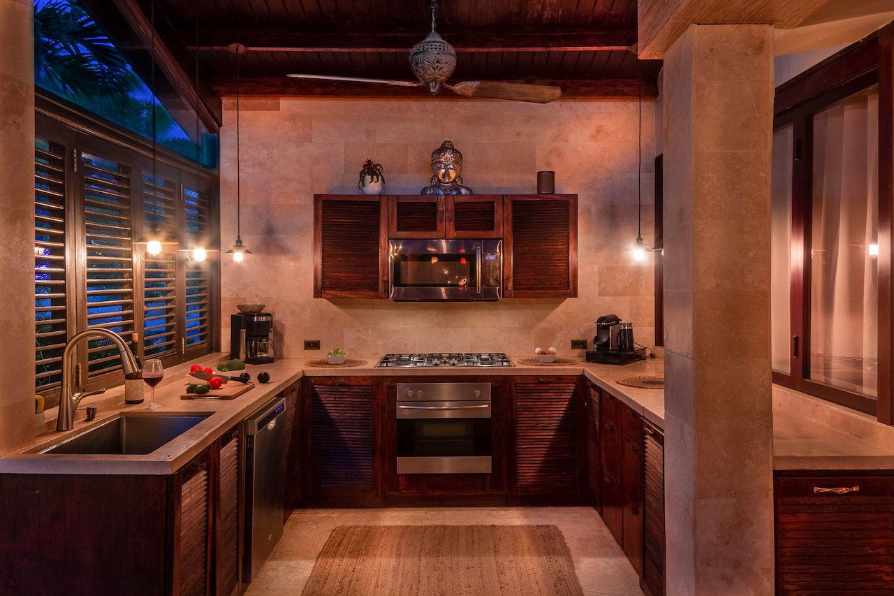  fully equipped open-air   Tropical Kitchen    