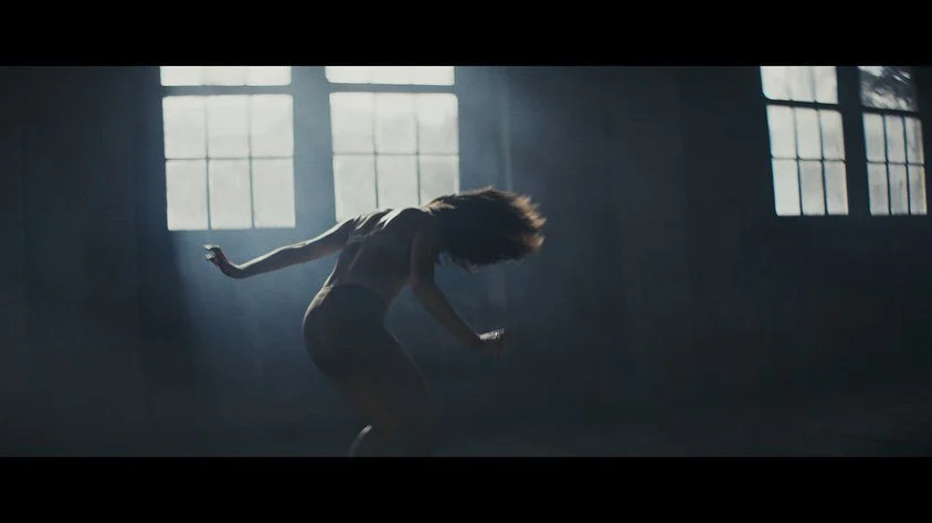 Some moments from a little impromptu duet between @cassandramerwood and @nevenconnolly when the sun popped out for a sec.

Fashion Model Art
@haikuhands feat. @sofitukker 

Directed by Jasmin Tarasin

Producer - Linzee Harris
DOP - Jack Saltmiras
Sty
