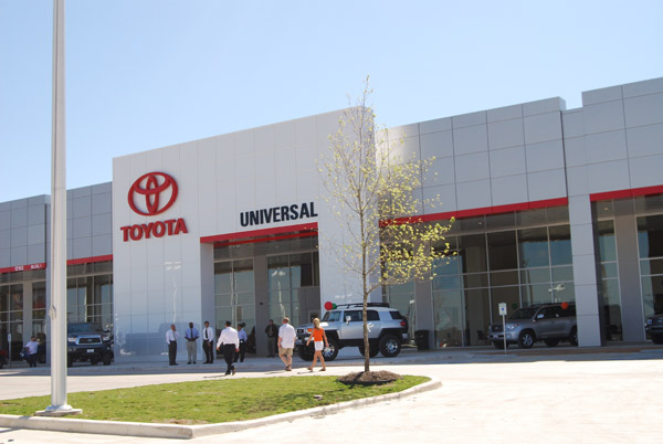 UniversalToyota01.jpg