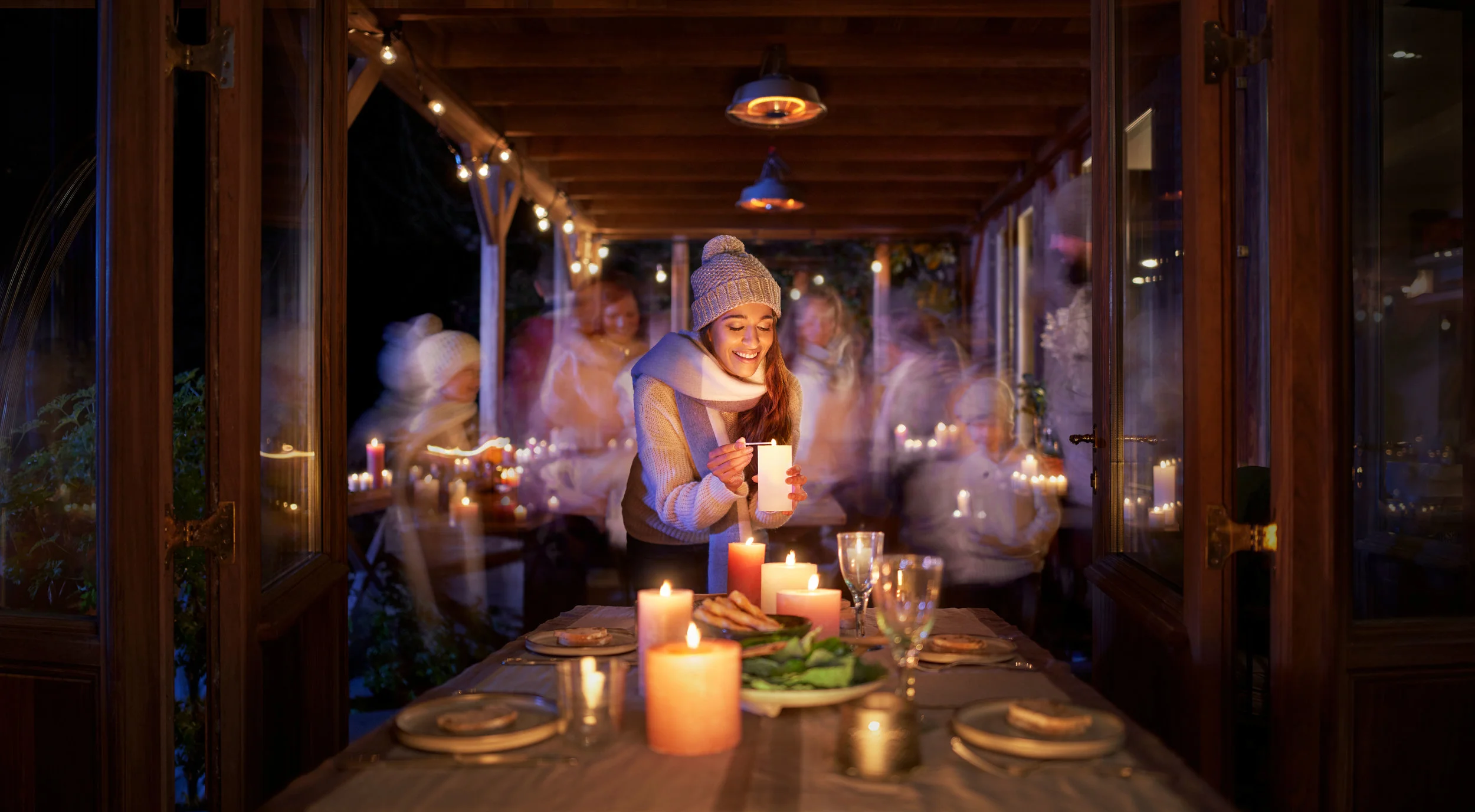 spaas_photoshoot_model_winter_candles.jpg