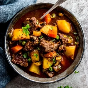 xcrock-pot-beef-stew-recipe-image-5.jpg.pagespeed.ic.bkJ_c5QnYi.jpg