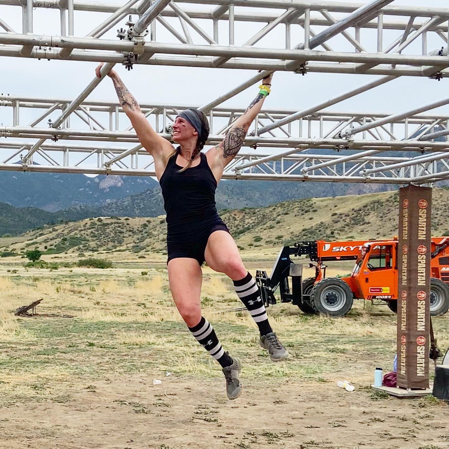 Last Sunday, I had the opportunity to run a @SpartanRace with the inspirational coaches and kiddos of @forgingyouthresilience Mindset Reps! It takes grit and determination to cover the distance, conquer the obstacles, push in the extreme heat, and he