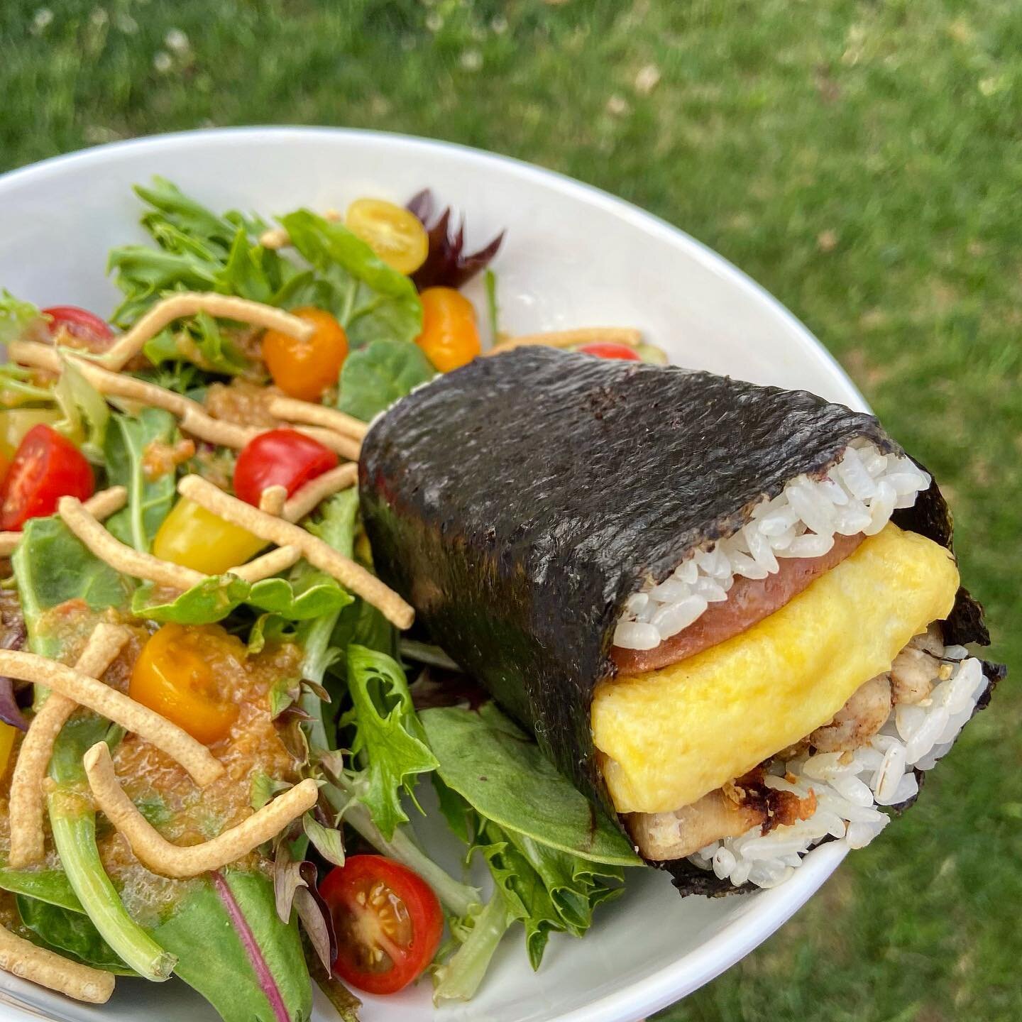 MUSUBI 🍙 A popular Hawaiian food composed of a slice of grilled Spam sandwiched either in between or on top of a block of rice, wrapped together with nori (seaweed).
⬇️
My hubby introduced me to Musubi recently so I bought an easy-mold off Amazon an