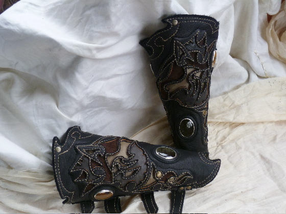 wolf cuff 3.jpg