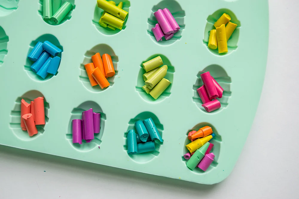DIY-EasterEggCrayons-Tray.jpg