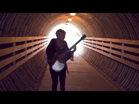Rae Hering - Falling To Me (acoustic)