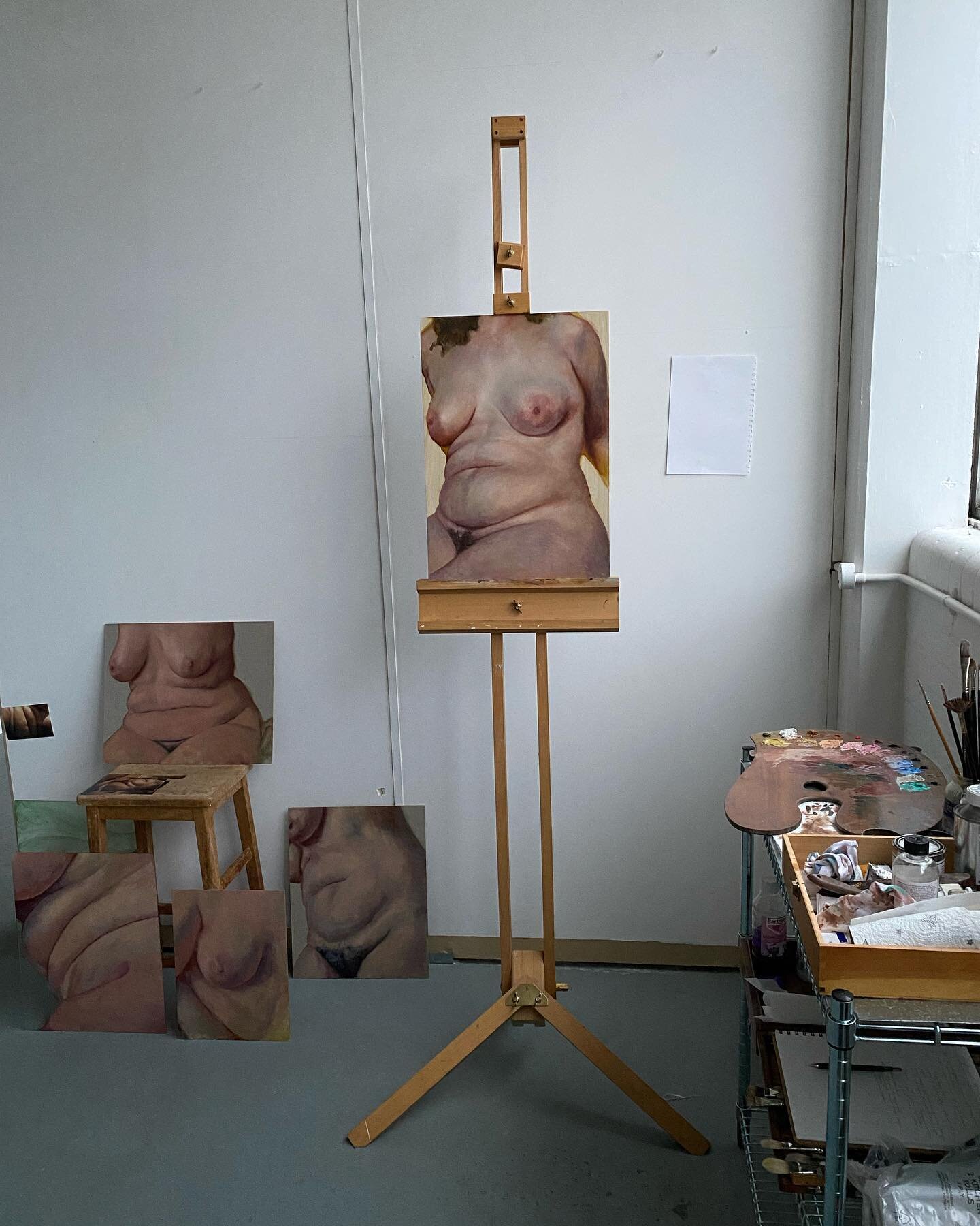 Day 4 of residency and trying to squeeze as much out of the daylight as I can&hellip;. What a privilege it is to have time to paint and no one else to worry about.  #artistresidencyinmotherhood #artistresidency #figurativepainting #paintingexperiment