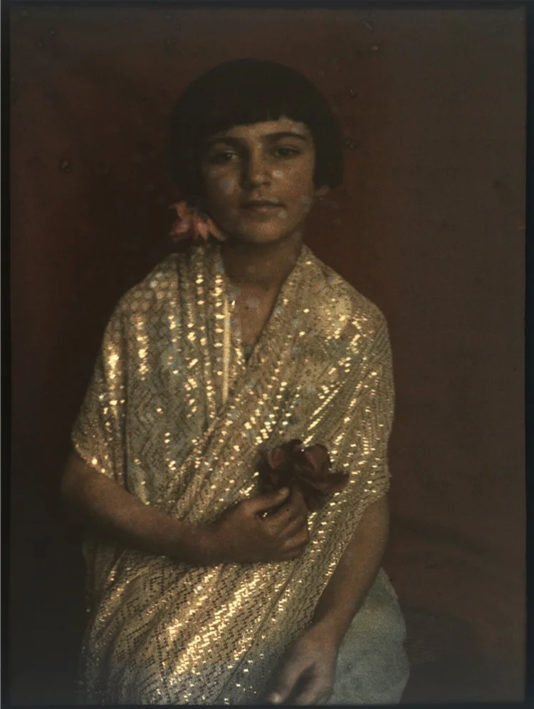Vivan SUNDARAM Four Black Boxes for the Family