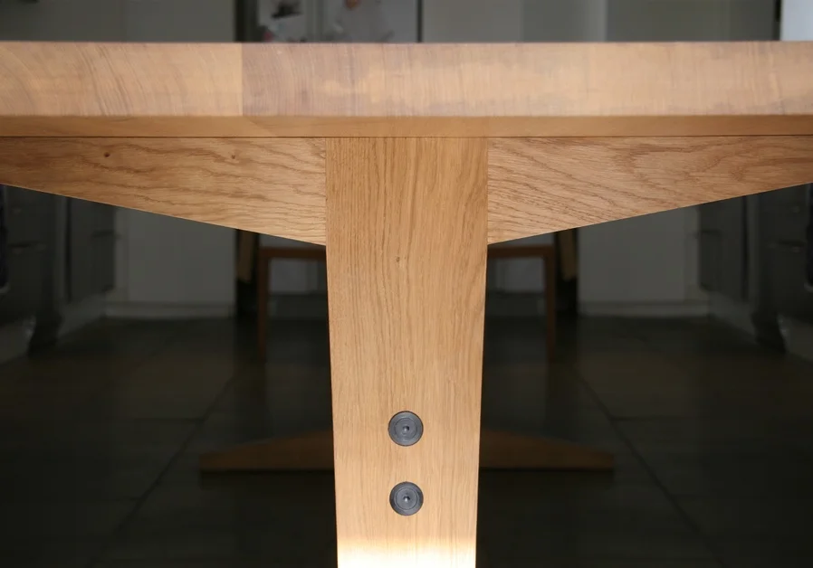Iain table end.jpg