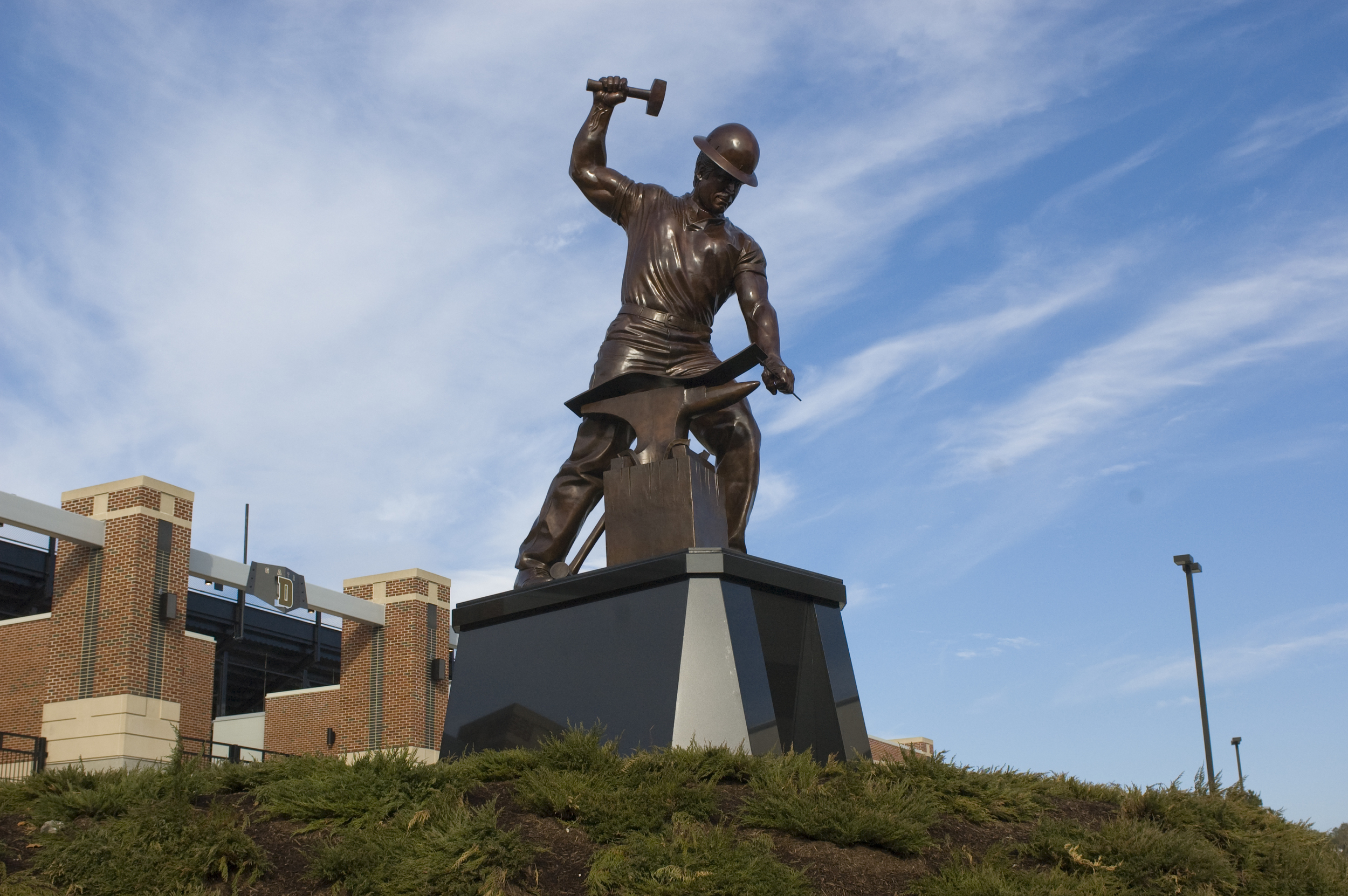 BoilerStatue9430.jpg