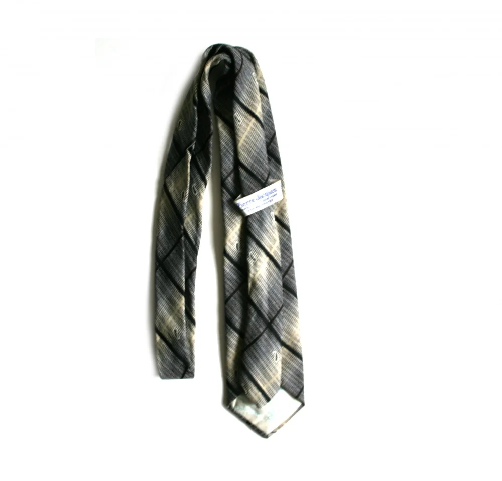 paisley-fade-tie-detail.jpg