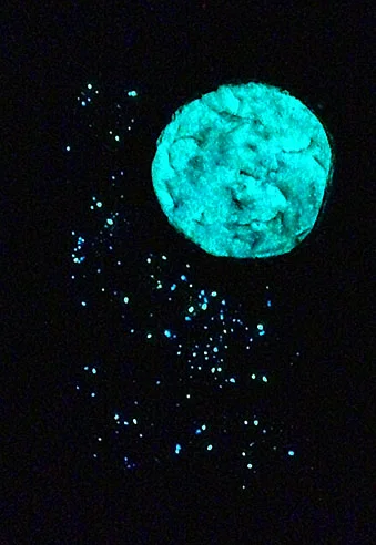 no light (glow in the dark)