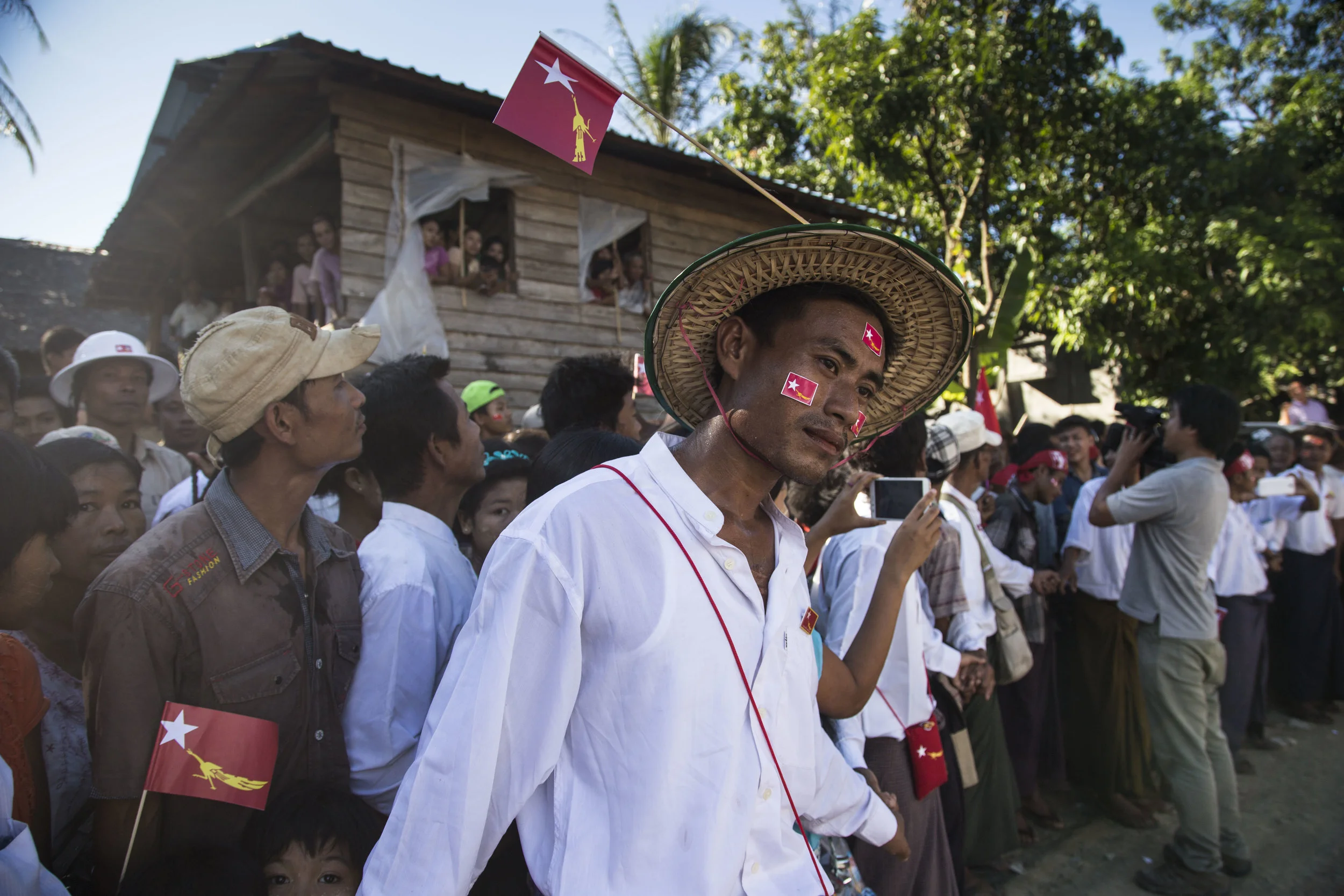 Arakan people the Ethnic Minority from Rakhine state lines up to see Daw Aung San Suu Kyi. Photo by Ann Wang
