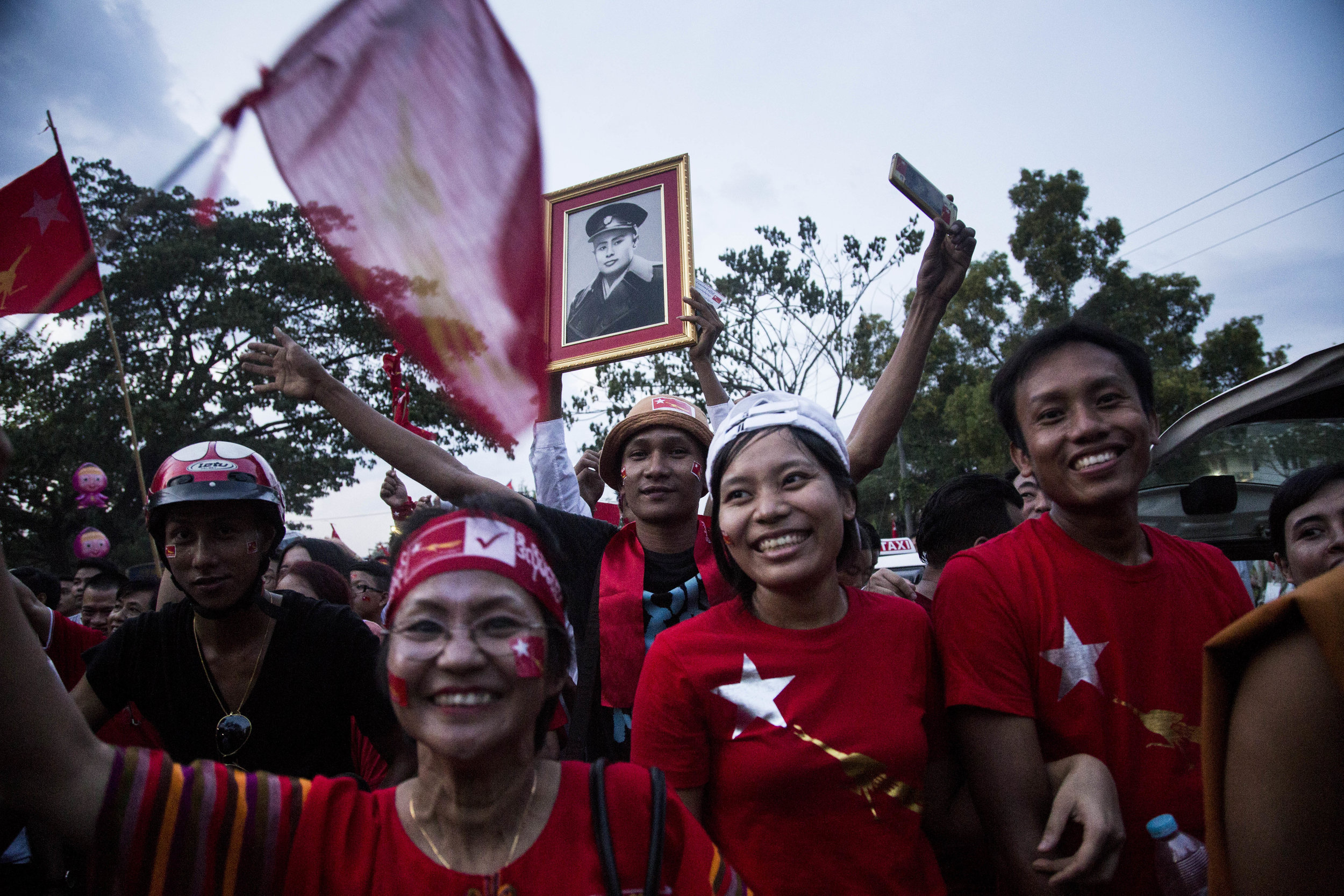  Tens of thousands of NLD supporters showed up at Daw Aung San Suu Kyi’s rally at Thuwanna Pagoda on November 1, 2015. Photo by Ann Wang 