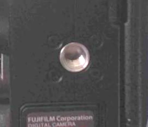 Fuijfilm X-T1 tripod socket enlarged