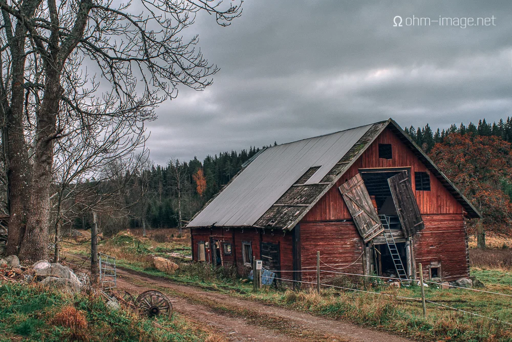 Dilapidated barn, Holsbybrunn (HDR)