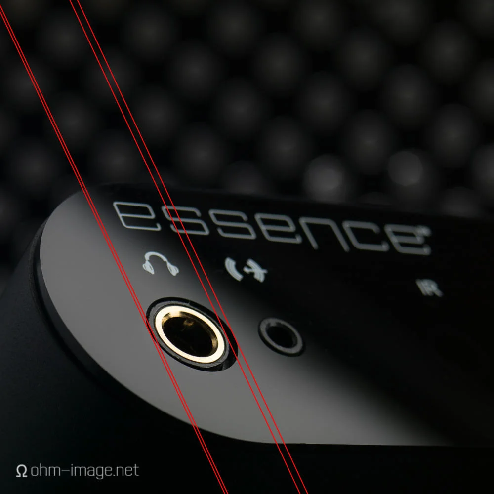 Not only can you (barely) see how much the faceplate is misaligned to HDACC's exoskeleton, it shows how far the gap extends to the right of the headphone jack.