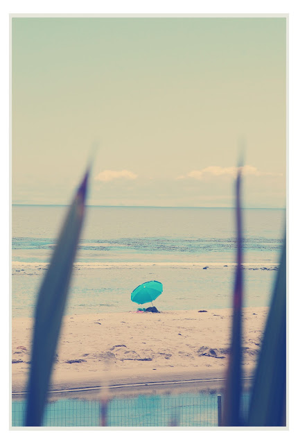 Umbrella+on+the+beach.jpg