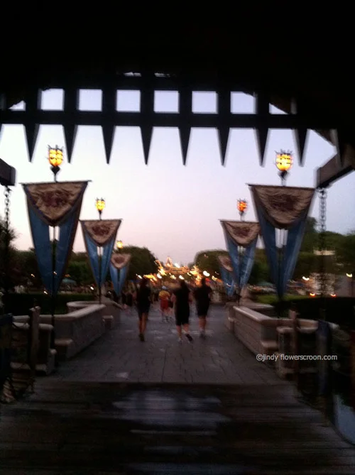 R unning thru the castle