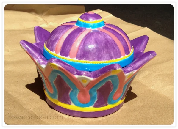 Crown box with lid